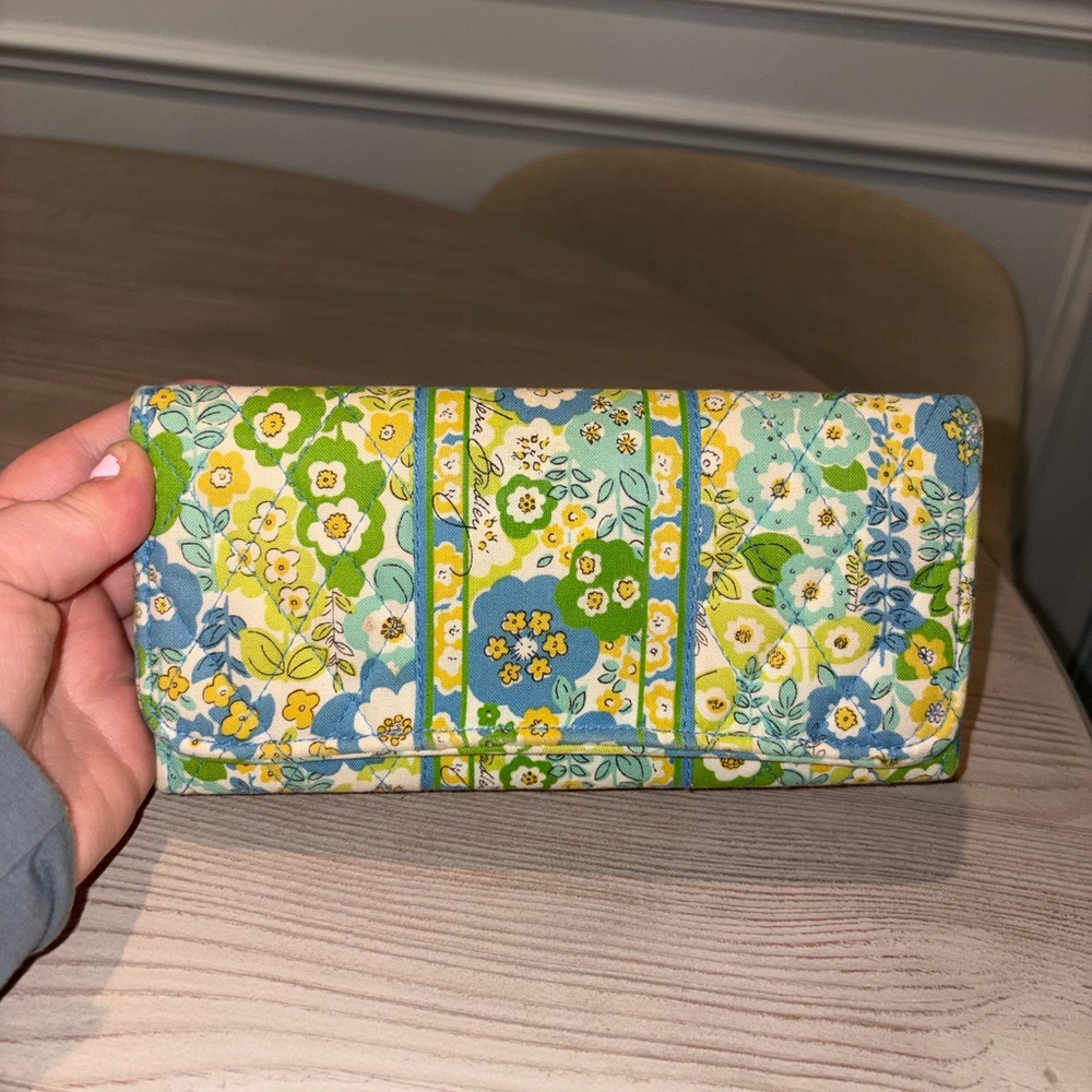 NWOT Vera Bradley Travel Wallet English Meadow - Retired Print